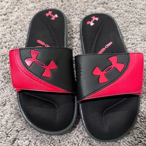 Brand new under Armour slides size 7 - Picture 1 of 4